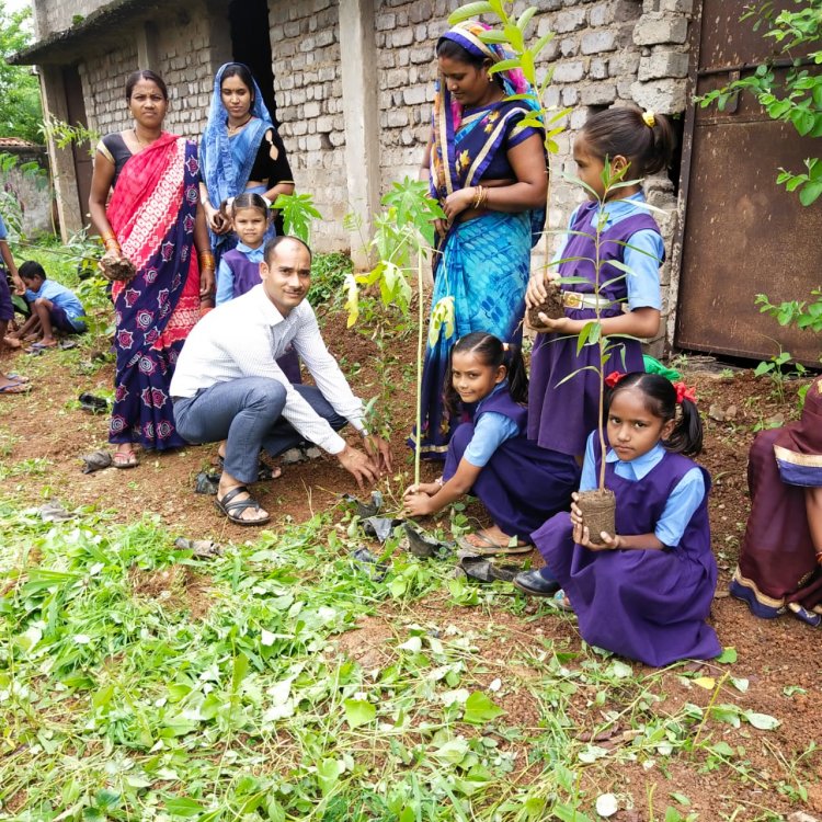 शासकीय प्राथमिक शाला बेलभाठा में वृक्षारोपण किया गया।