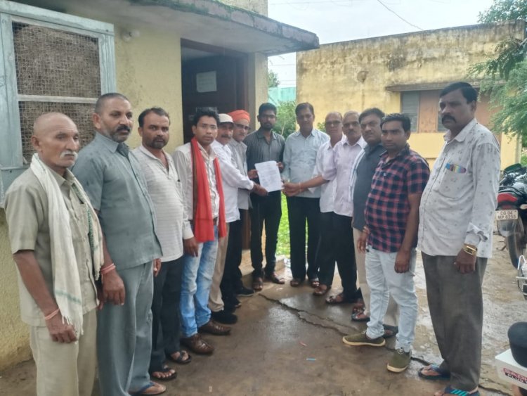 भाजपा खोरपा मंडल द्वारा जे .ई. विद्युत केंद्र खोरपा को राज्यपाल के नाम ज्ञापन सौंपा ।