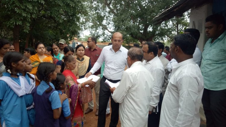 कलेक्टर ने किया अभनपुर के विभिन्न शासकीय संस्थानों का निरीक्षण।