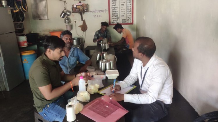 अभनपुर के मिठाई दुकानों में खाद्य अधिकारी द्वारा किया गया निरीक्षण, सैंपल भेजा गया लैब