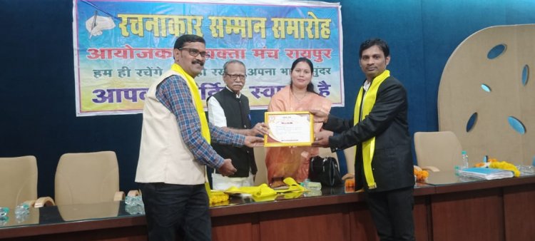 लेखन स्पर्धा में खंडवा शिक्षक नरेन्द्र साहू हुए सम्मानित
