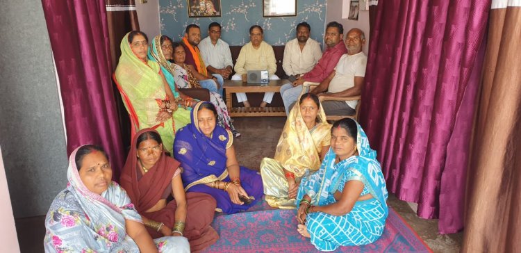 अभनपुर बस्ती में किया गया पीएम के मन की बात का सामूहिक श्रवण