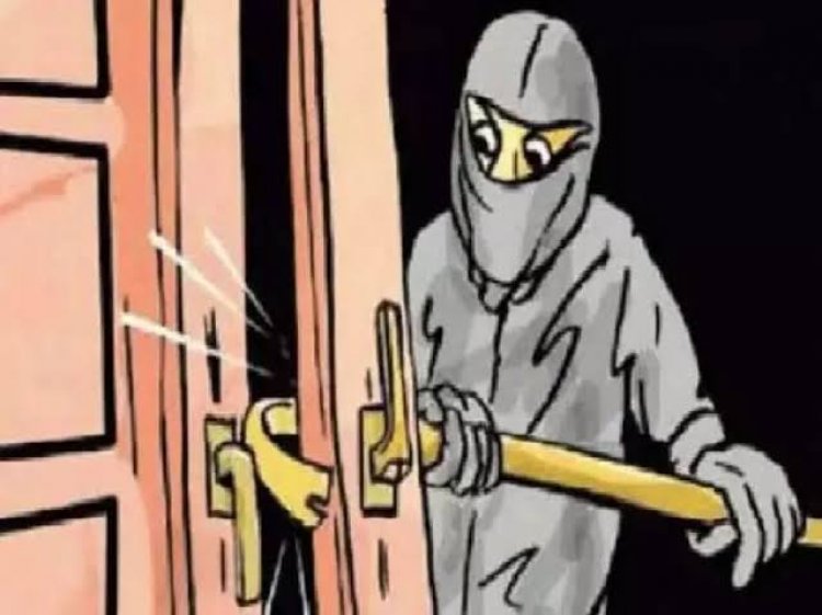 अभनपुर स्वामी आत्मानंद स्कुल के लैब से चोरों ने चुराया हजारों रुपए सामान